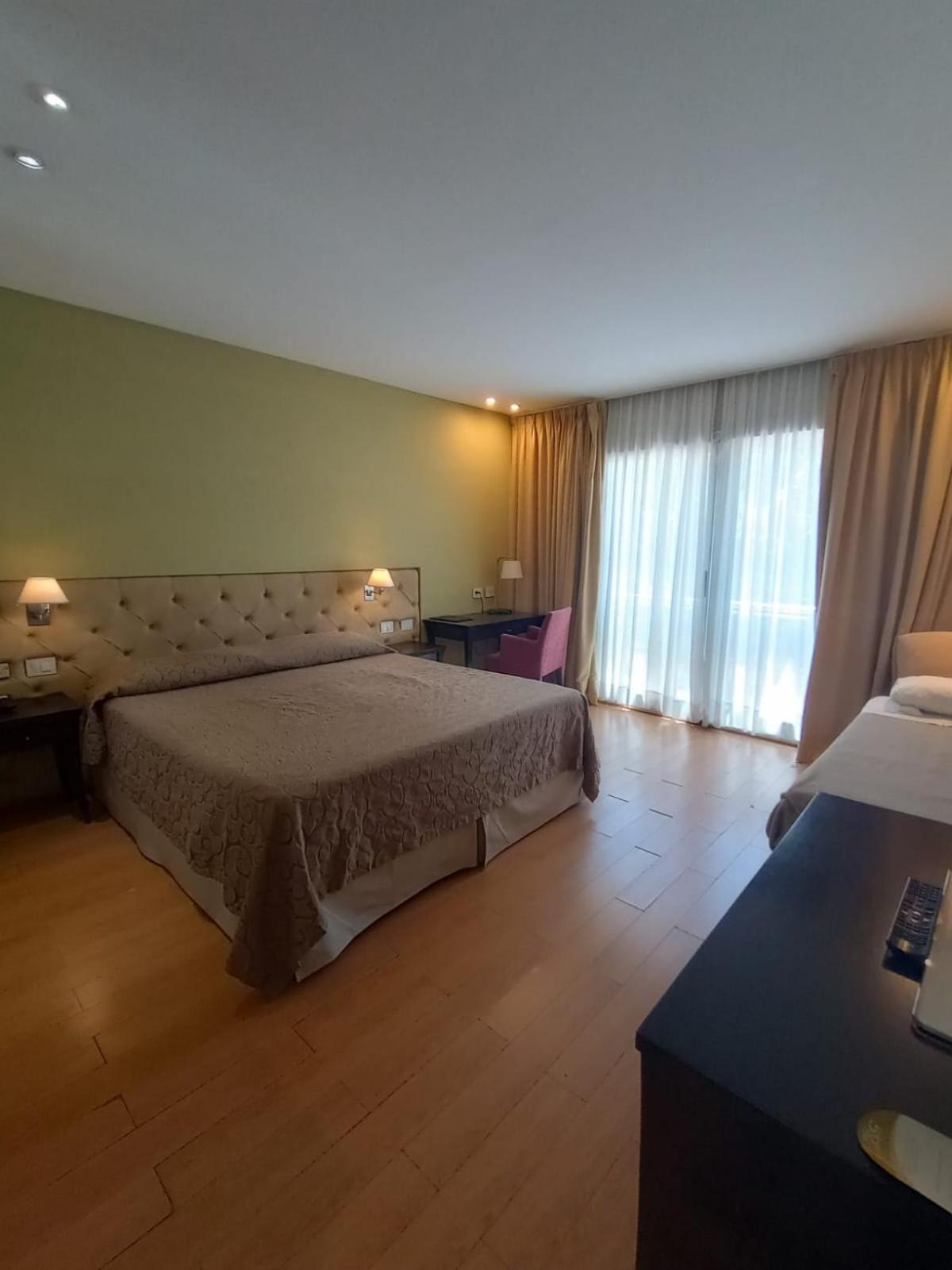 Hotel Plaza Colón Cameră foto
